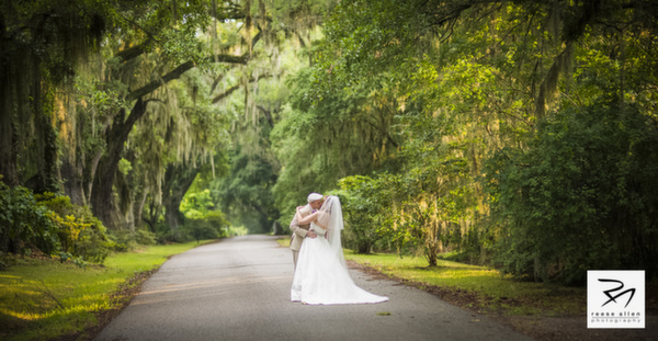 Magnolia Gardens Plantation wedding by Best Charleston photographer Reese Allen.jpg