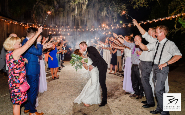 Boone Hall wedding photos of CristenRIch by best Charleston photographers Reese Allen_AG (4 of 10).jpg